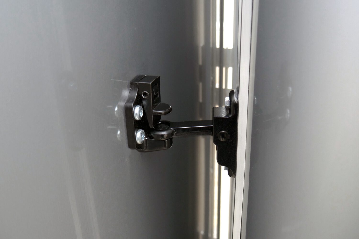 HH HH Series Flat Top Enclosed Cargo Trailer Side Door Hold Back